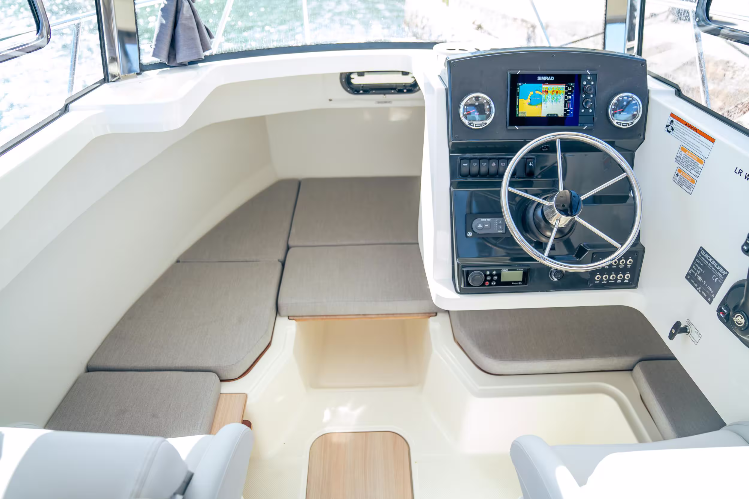 Quicksilver 625 Pilothouse