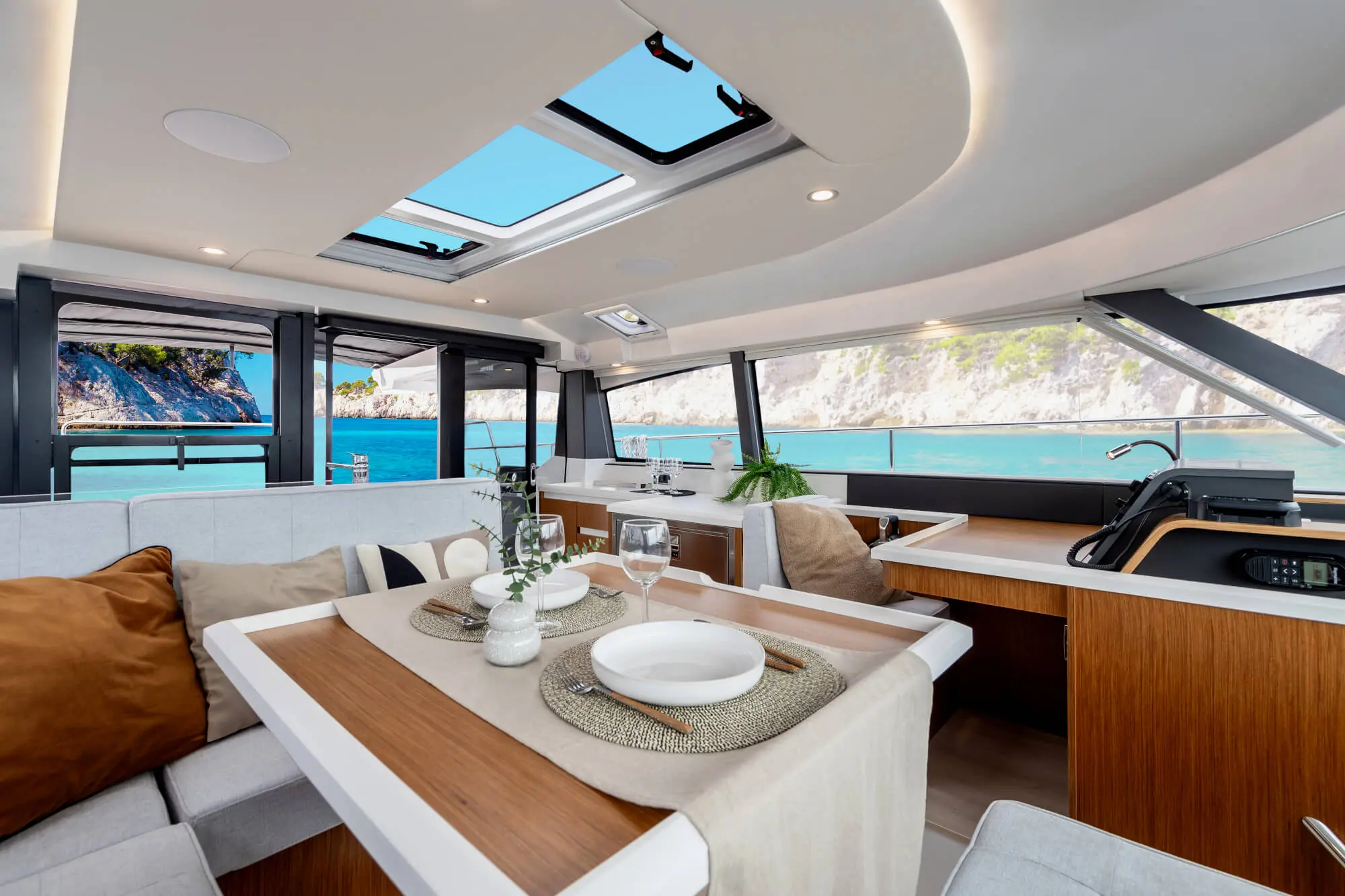 moody-decksaloon-48-photo-interieur-2025-moody-decksaloon-48-decksaloon_4693901686595721579_2000