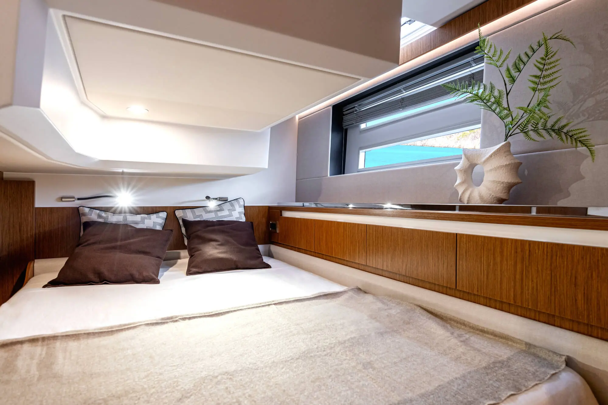 moody-decksaloon-48-photo-interieur-2025-moody-decksaloon-48-guest-cabin_4694617656925536059_2000